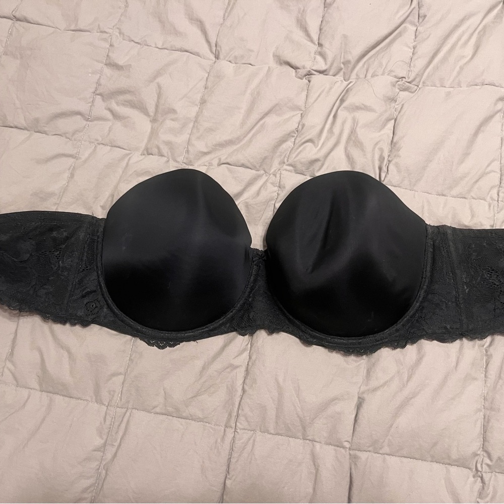 Elegant Black Strapless Bra